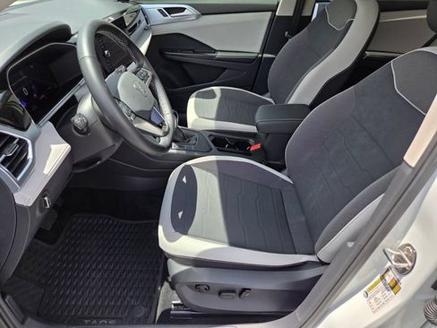 Certified 2025 Volkswagen Taos SE FWD image 10