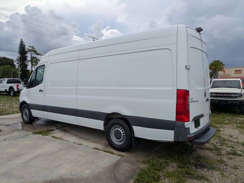 Used 2021 Mercedes-Benz Sprinter 2500 w/ Driver Convenience Package image 6