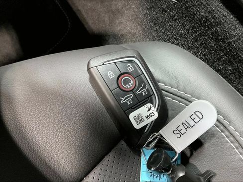Used 2025 Chevrolet Corvette Stingray Coupe w/ 1LT RWD image 12