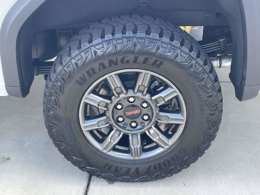 Used 2025 GMC Sierra 1500 AT4X AWD/4WD image 10