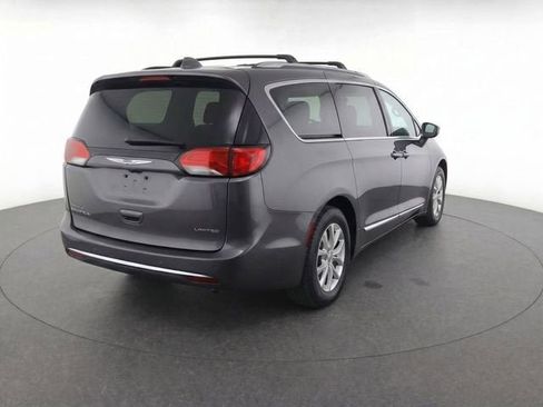 Used 2017 Chrysler Pacifica Limited FWD image 8