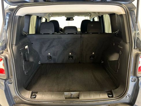 Used 2023 Jeep Renegade Latitude image 28