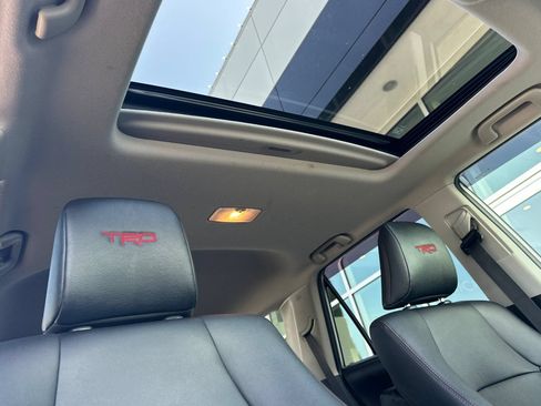 Used 2019 Toyota 4Runner TRD Off-Road Premium AWD/4WD image 17