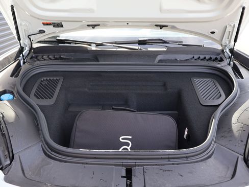 Used 2025 Porsche Macan 4 Electric image 29