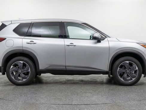 Used 2025 Nissan Rogue SV FWD image 11