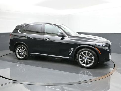 New 2025 BMW X5 xDrive50e image 17