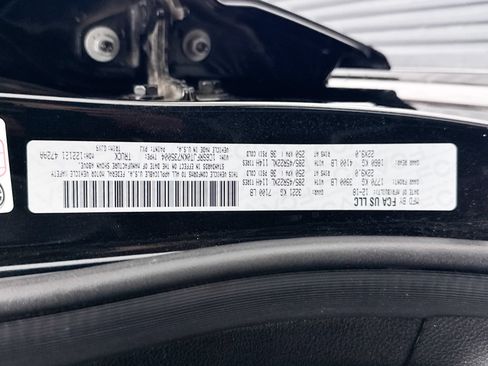 Used 2019 RAM 1500 Laramie AWD/4WD image 37