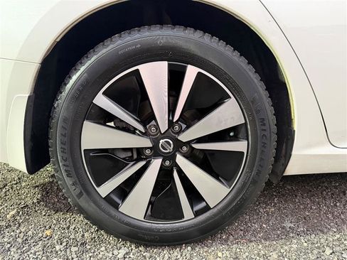 Used 2019 Nissan Altima 2.5 SV FWD image 11