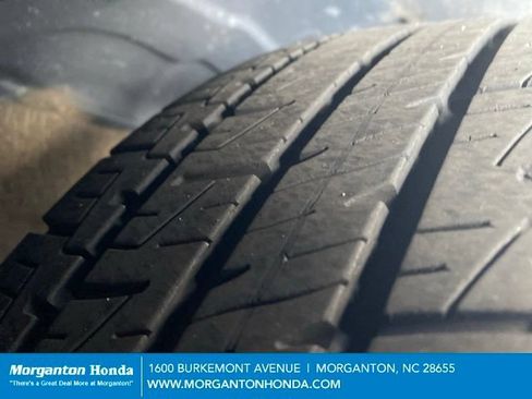 Used 2018 Toyota Camry SE w/ Moonroof Package FWD image 2