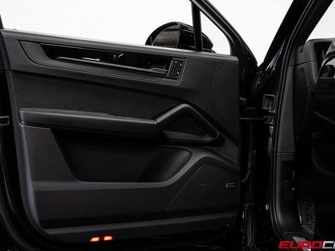 Used 2025 Porsche Cayenne GTS image 21