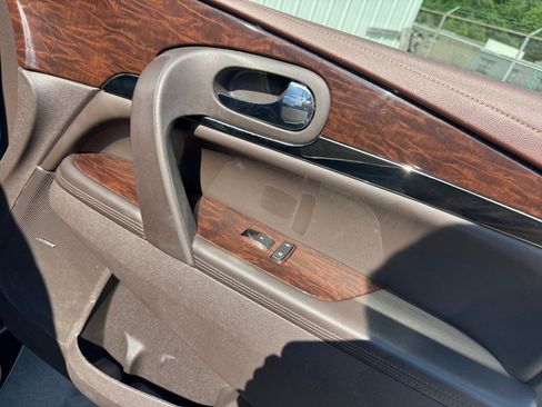 Used 2013 Buick Enclave Premium FWD image 35
