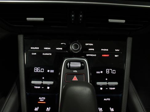 Used 2019 Porsche Cayenne image 27