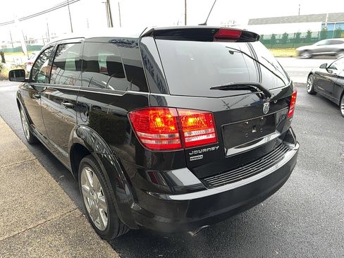 Used 2009 Dodge Journey SXT image 4