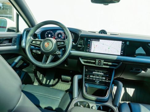Used 2025 Porsche Cayenne Sport Utility 4D image 56