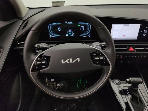 Certified 2024 Kia Niro EX Touring image 4