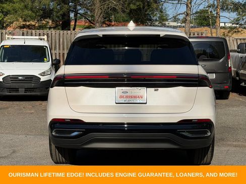Used 2025 Lincoln Nautilus Premier AWD/4WD image 7