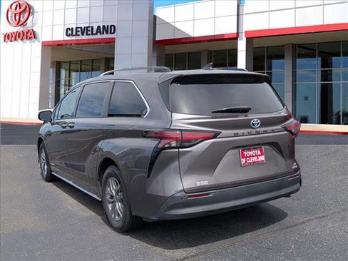 Used 2021 Toyota Sienna XLE FWD image 5