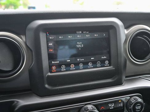 Used 2022 Jeep Wrangler Sport AWD/4WD image 30