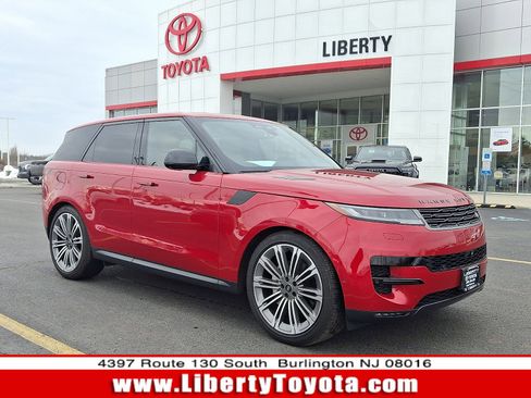 Used 2025 Land Rover Range Rover Sport SE image 1