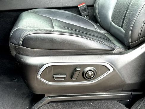 Used 2024 Jeep Wagoneer L Series II w/ Flexible Seating Group AWD/4WD image 12