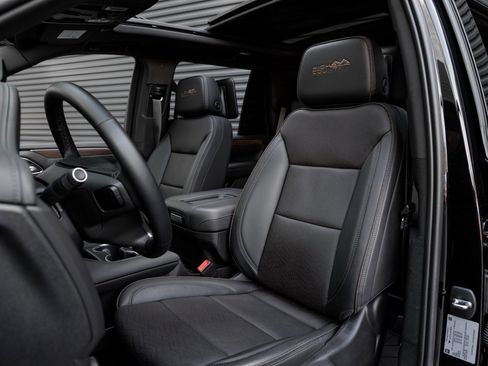 Used 2023 Chevrolet Tahoe High Country w/ Premium Package image 5