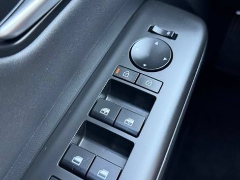 Used 2025 Hyundai Kona Limited FWD image 20