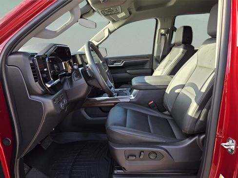 Used 2025 Chevrolet Silverado 1500 LT Trail Boss w/ Convenience Package II image 14