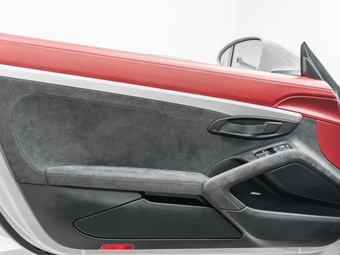 Used 2021 Porsche 718 Boxster Spyder RWD image 44