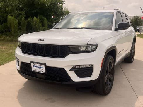 Used 2024 Jeep Grand Cherokee Limited w/ Luxury Tech Group II AWD/4WD image 2