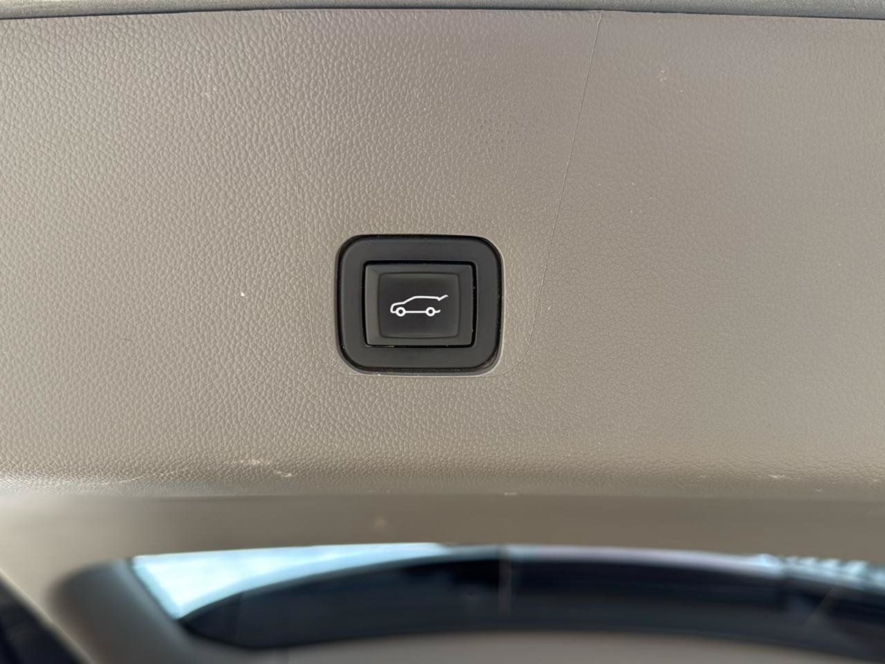 Used 2019 Chevrolet Traverse Premier FWD image 22