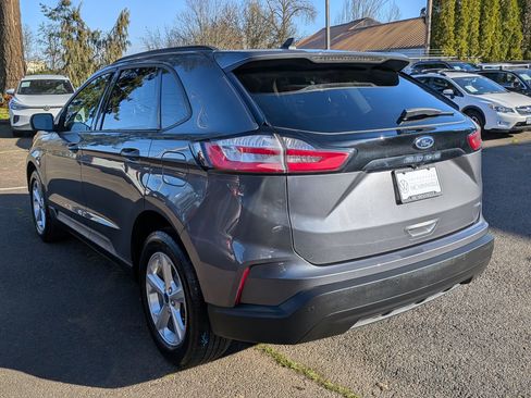 Used 2021 Ford Edge SE image 3