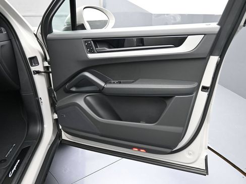 Certified 2026 Porsche Cayenne E-Hybrid AWD/4WD image 29