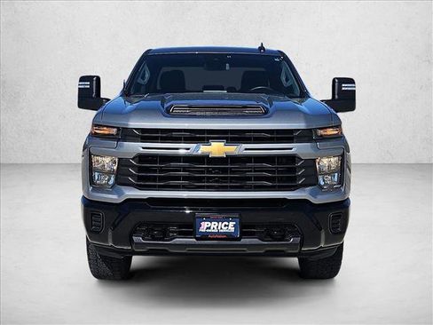 Used 2024 Chevrolet Silverado 2500 Custom w/ Custom Value Package image 2