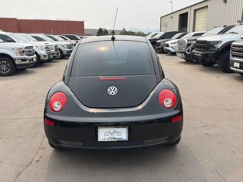 Used 2009 Volkswagen Beetle Coupe FWD image 6