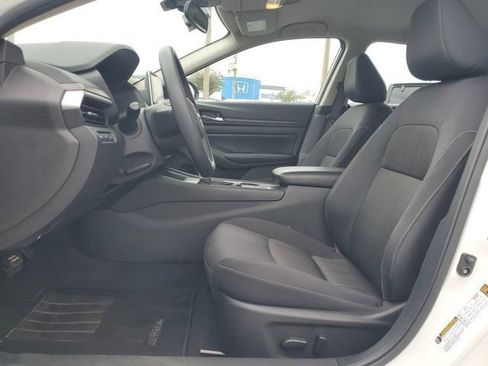 Used 2025 Nissan Altima 2.5 SV FWD image 29