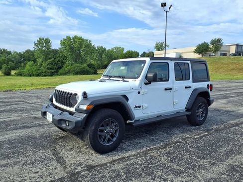 Used 2024 Jeep Wrangler Unlimited Sport AWD/4WD image 12