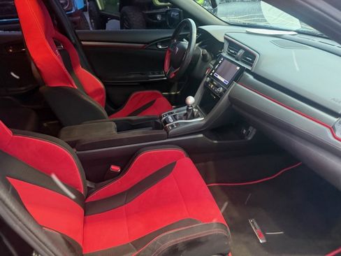 Used 2018 Honda Civic Type R image 15