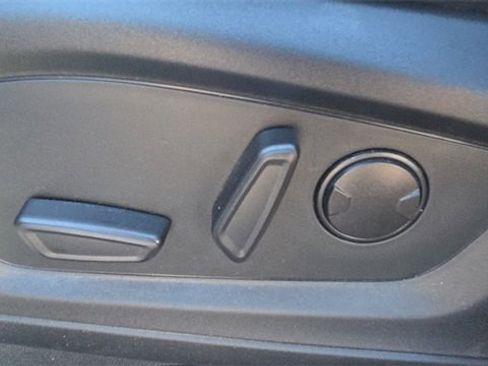 Used 2022 Ford Explorer XLT w/ Equipment Group 202A image 32