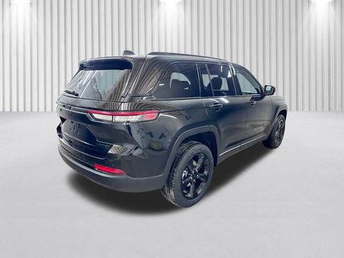 New 2025 Jeep Grand Cherokee Limited w/ Black Appearance Package image 5