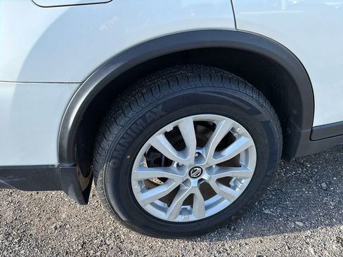 Used 2018 Nissan Rogue SV image 18