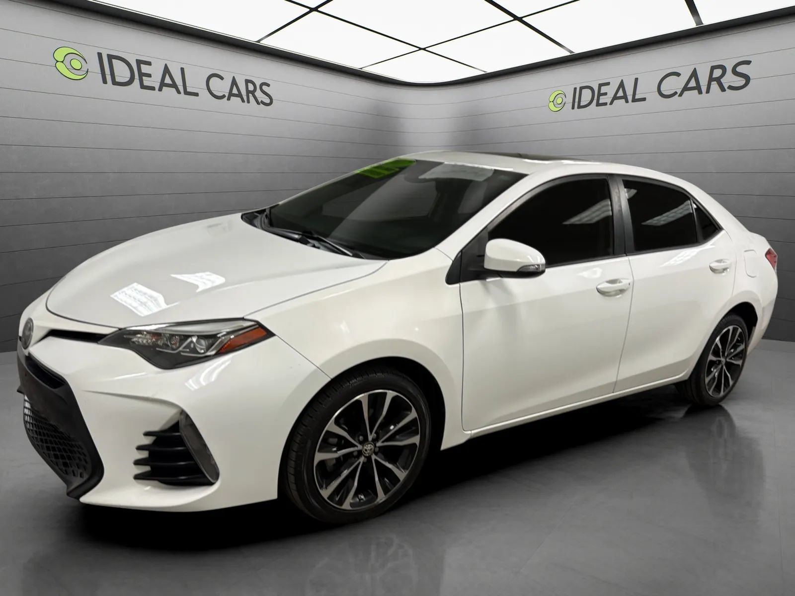Used 2017 Toyota Corolla SE w/ SE Premium Package FWD image 1