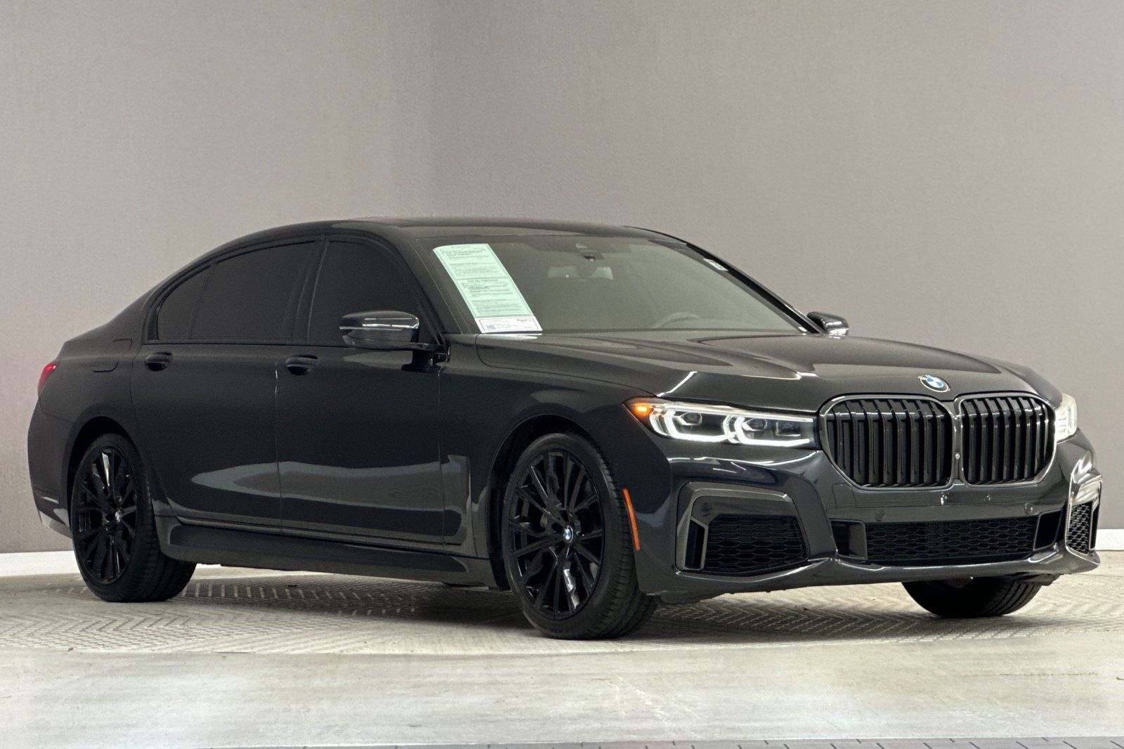 Used 2022 BMW 740i w/ M Sport Package RWD image 6