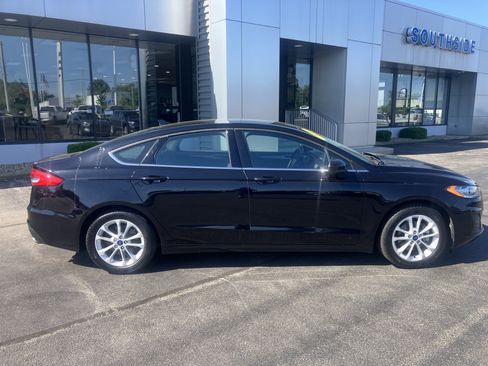 Used 2019 Ford Fusion SE FWD image 8