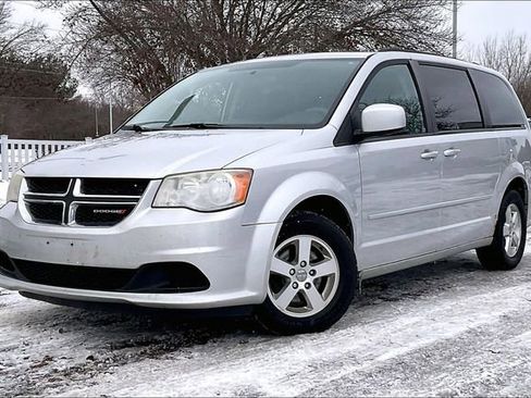 Used 2012 Dodge Grand Caravan SXT image 2