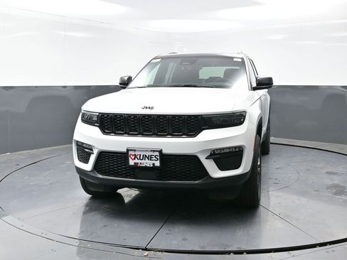 New 2025 Jeep Grand Cherokee Limited w/ Trailer Tow Package image 7