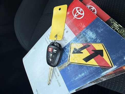 Used 2016 Toyota RAV4 XLE image 40