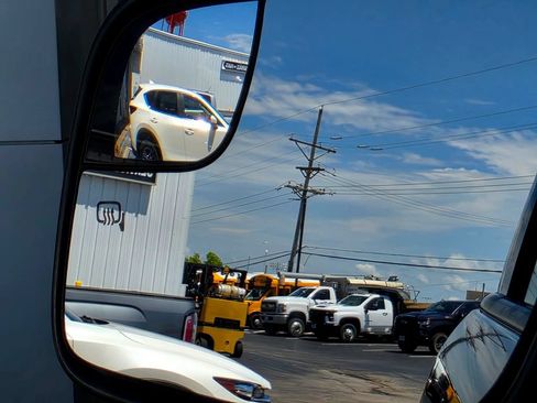 Used 2016 Ford Explorer XLT w/ Equipment Group 202A AWD/4WD image 17