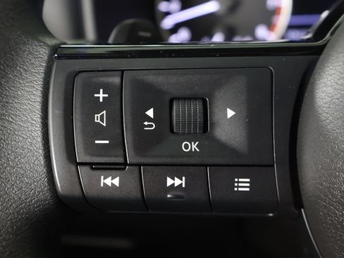 Used 2023 Nissan Rogue SV FWD image 39