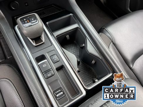 Used 2025 Nissan Pathfinder SL FWD image 27