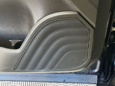Used 2016 Ford Taurus SEL FWD image 18